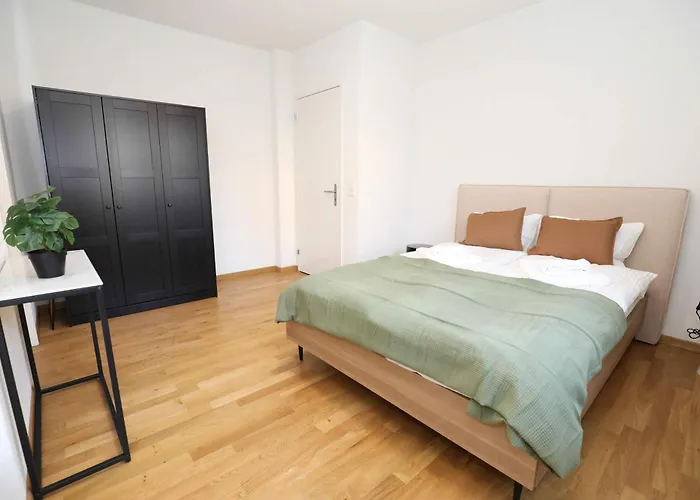 New Center With Private Entry & Parking *