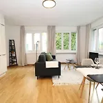 דירה New Center With Private Entry & Parking