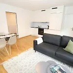 New Center With Private Entry & Parking شقة