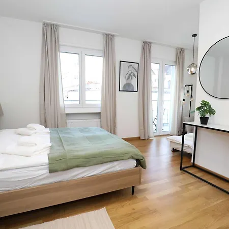 Apartament New Center With Private Entry & Parking