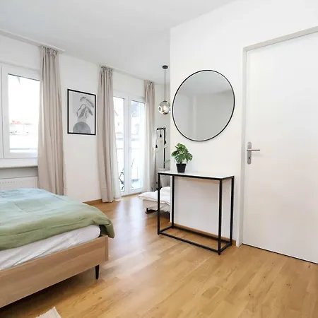 New Center With Private Entry & Parking * Zürich