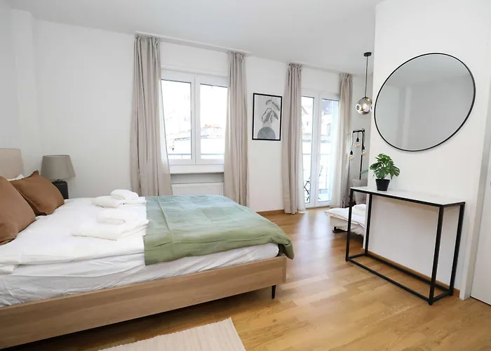 Apartament New Center With Private Entry & Parking