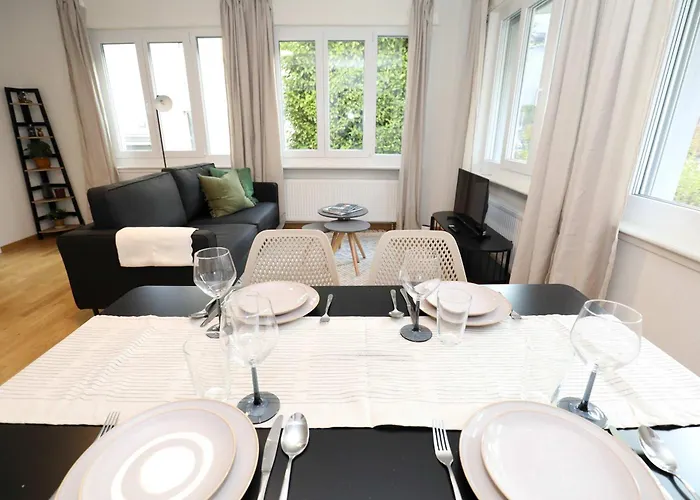 Apartamento New Center With Private Entry & Parking Zúrich