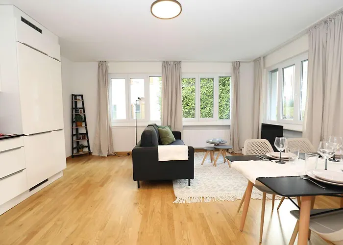 Apartamento New Center With Private Entry & Parking