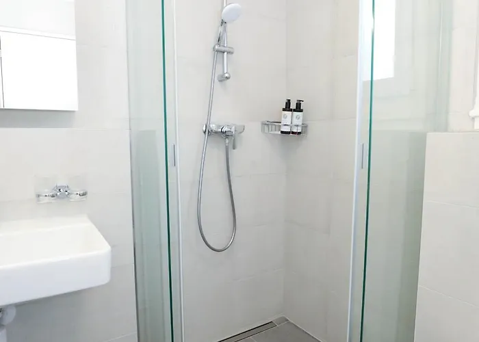 New Center With Private Entry & Parking Zürich