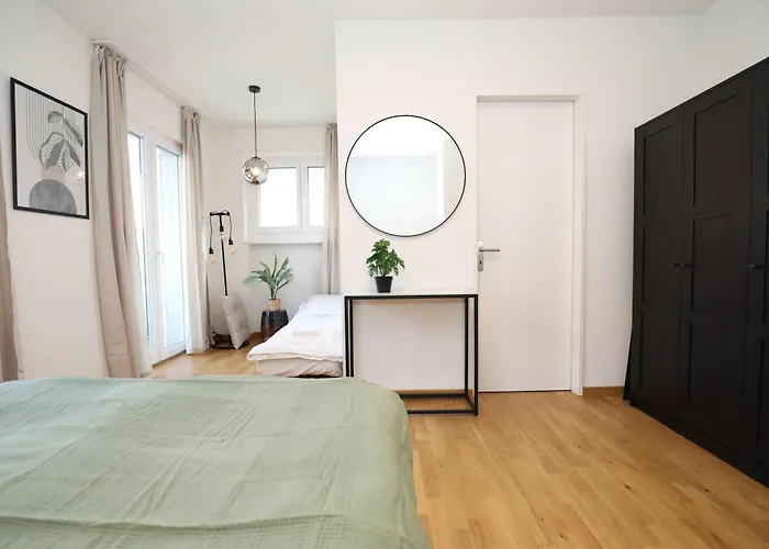 New Center With Private Entry & Parking * Zürich