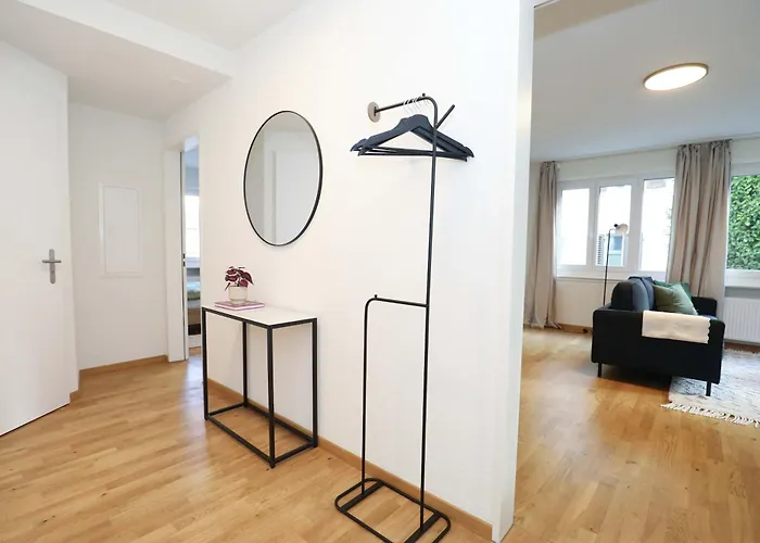 New Center With Private Entry & Parking Zurych