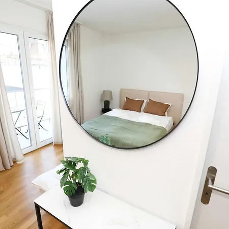 New Center With Private Entry & Parking Zurych