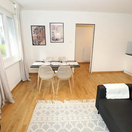New Center With Private Entry & Parking Daire