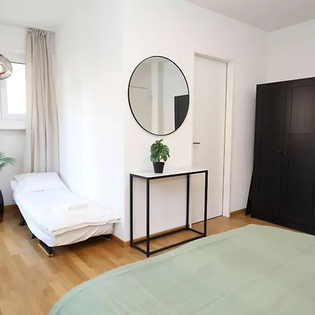 New Center With Private Entry & Parking Daire