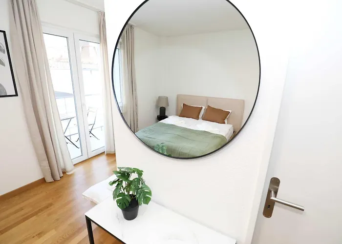 New Center With Private Entry & Parking Zurych