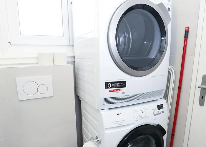 New Center With Private Entry & Parking * ציריך